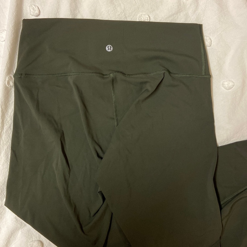 LULULEMON Wunder Under 28” Legging; Dark Olive size 10.